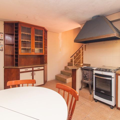 Casa à venda com 160m², 4 quartos e 2 vagas Casa à venda com 160m², 4 quartos e 2 vagasCozinha