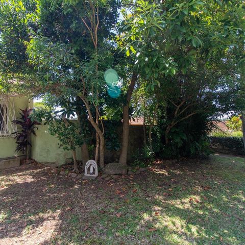 Casa à venda com 160m², 4 quartos e 2 vagas Casa à venda com 160m², 4 quartos e 2 vagasJardim