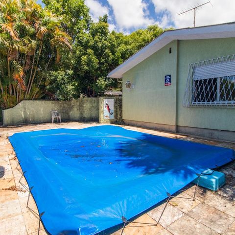 Casa à venda com 160m², 4 quartos e 2 vagas Casa à venda com 160m², 4 quartos e 2 vagasPiscina
