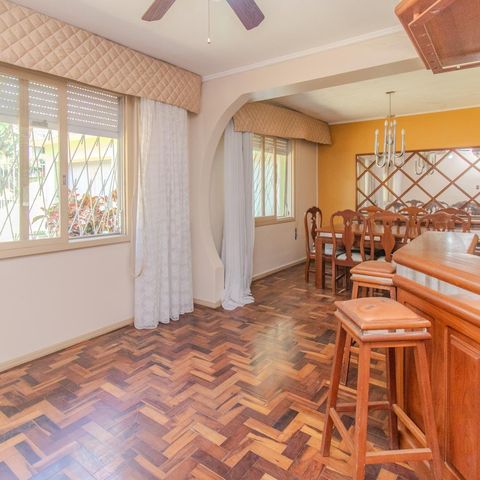 Casa à venda com 160m², 4 quartos e 2 vagas Casa à venda com 160m², 4 quartos e 2 vagasSala