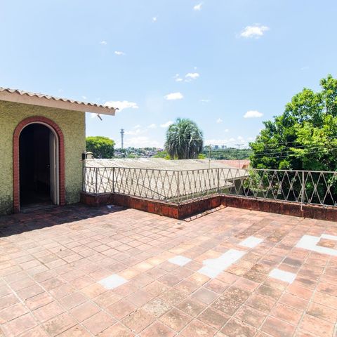 Casa à venda com 160m², 4 quartos e 2 vagas Casa à venda com 160m², 4 quartos e 2 vagasTerraço