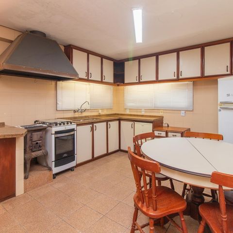 Casa à venda com 160m², 4 quartos e 2 vagas Casa à venda com 160m², 4 quartos e 2 vagasCozinha