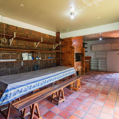 Casa à venda com 160m², 4 quartos e 2 vagas Casa à venda com 160m², 4 quartos e 2 vagasGaragem