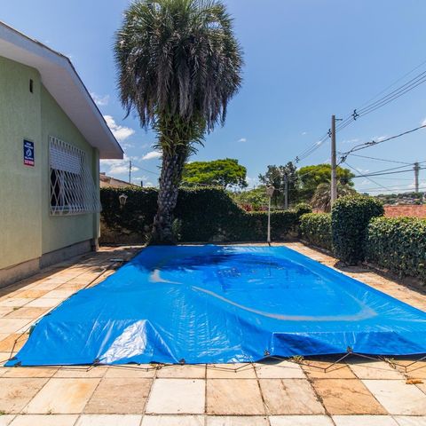 Casa à venda com 160m², 4 quartos e 2 vagas Casa à venda com 160m², 4 quartos e 2 vagasPiscina
