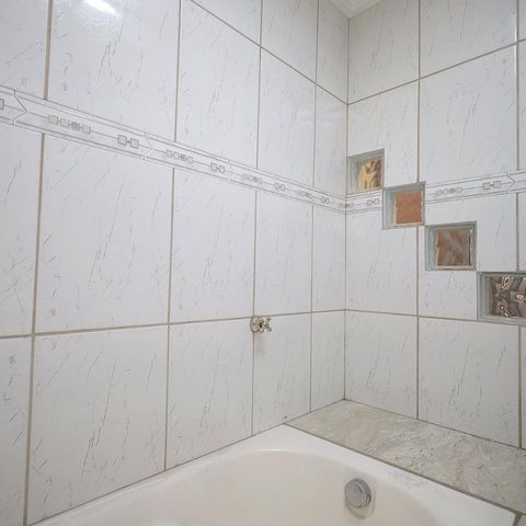 Casa para alugar com 200m², 3 quartos e 2 vagas Casa para alugar com 200m², 3 quartos e 2 vagasBanheiro Suíte