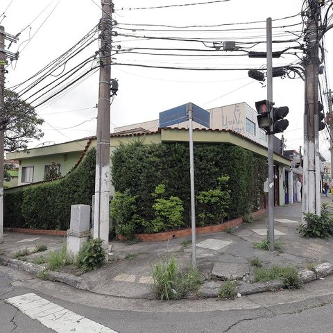 Casa para alugar com 200m², 3 quartos e 2 vagas Casa para alugar com 200m², 3 quartos e 2 vagasFachada