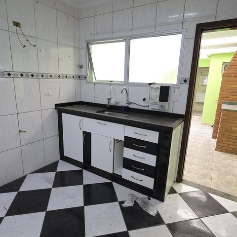 Casa para alugar com 200m², 3 quartos e 2 vagas Casa para alugar com 200m², 3 quartos e 2 vagasCozinha
