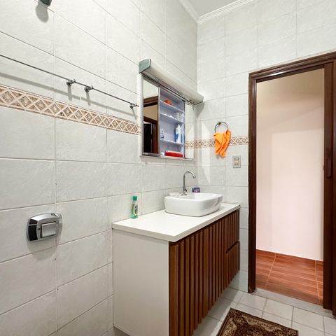 Casa à venda com 138m², 3 quartos e 2 vagas Casa à venda com 138m², 3 quartos e 2 vagasBanheiro Social