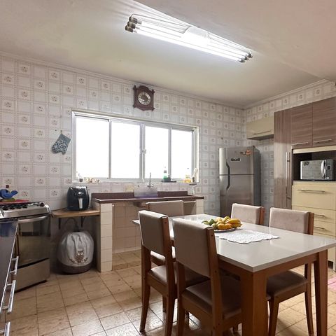 Casa à venda com 138m², 3 quartos e 2 vagas Casa à venda com 138m², 3 quartos e 2 vagasCozinha