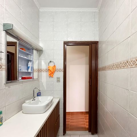 Casa à venda com 138m², 3 quartos e 2 vagas Casa à venda com 138m², 3 quartos e 2 vagasBanheiro Social