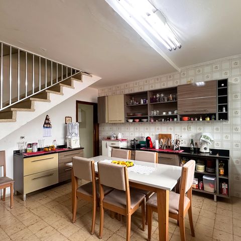 Casa à venda com 138m², 3 quartos e 2 vagas Casa à venda com 138m², 3 quartos e 2 vagasCozinha