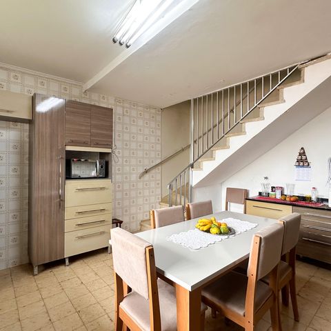 Casa à venda com 138m², 3 quartos e 2 vagas Casa à venda com 138m², 3 quartos e 2 vagasCozinha