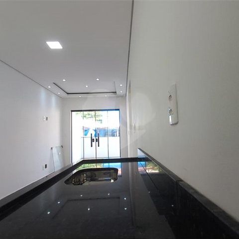Casa à venda com 32m², 1 quarto e 1 vaga