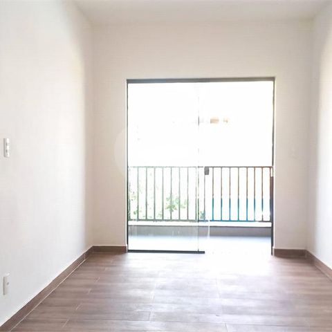 Casa à venda com 32m², 1 quarto e 1 vaga
