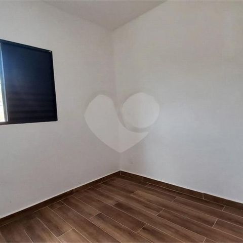 Casa à venda com 32m², 1 quarto e 1 vaga