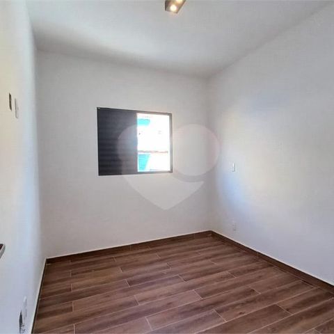 Casa à venda com 32m², 1 quarto e 1 vaga