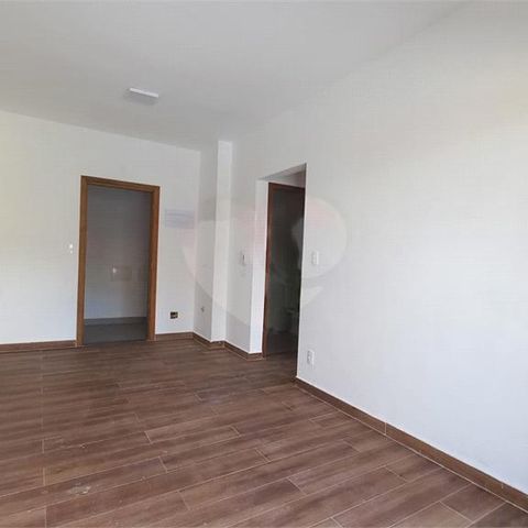 Casa à venda com 32m², 1 quarto e 1 vaga