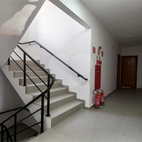 Casa à venda com 32m², 1 quarto e 1 vaga