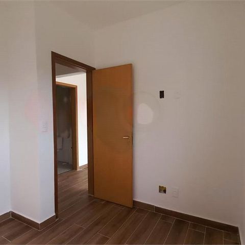 Casa à venda com 32m², 1 quarto e 1 vaga