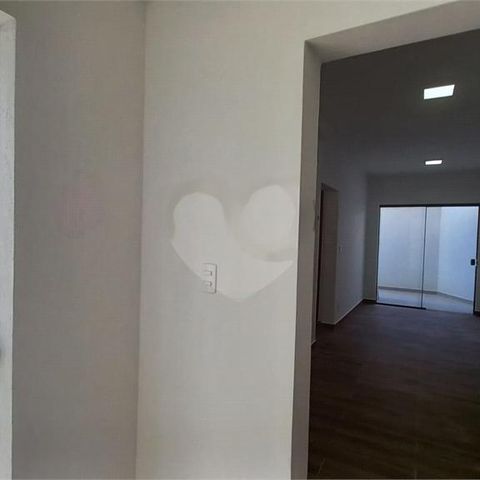 Casa à venda com 32m², 1 quarto e 1 vaga