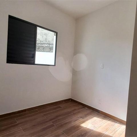 Casa à venda com 32m², 1 quarto e 1 vaga