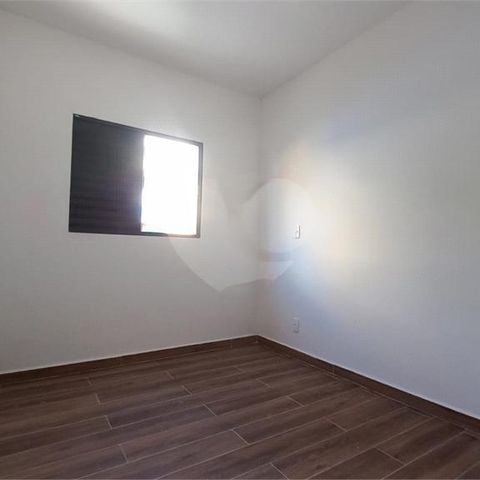 Casa à venda com 32m², 1 quarto e 1 vaga