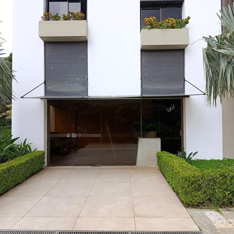 Apartamento à venda com 267m², 4 quartos e 4 vagasEntrada do edifício