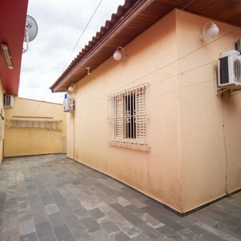 Casa para alugar com 380m², 3 quartos e 6 vagasÁrea Externa 