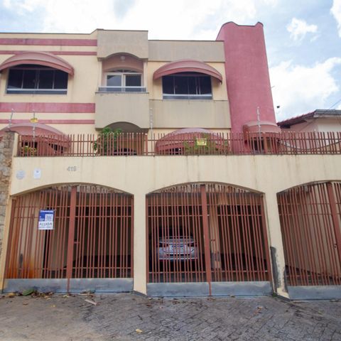 Casa para alugar com 380m², 3 quartos e 6 vagasFachada 