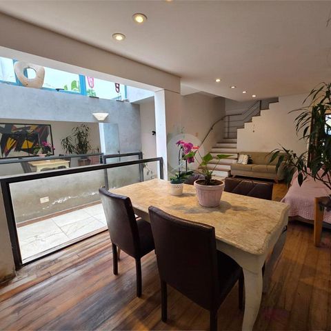 Casa de condomínio à venda com 160m², 4 quartos e 1 vaga