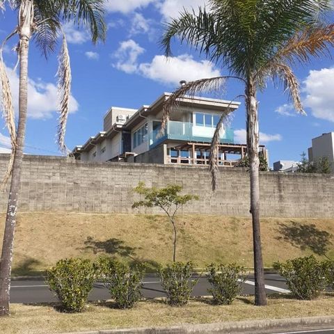 Casa à venda com 297m², 3 quartos e 4 vagas