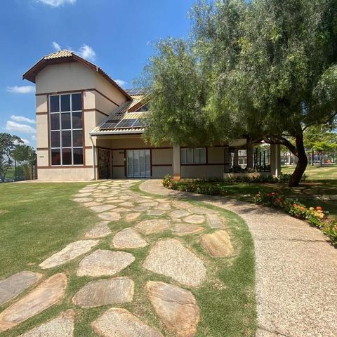 Casa à venda com 297m², 3 quartos e 4 vagas