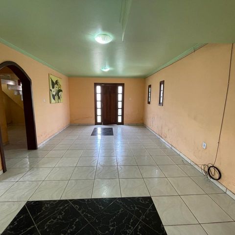 Casa à venda com 300m², 3 quartos e 2 vagasSala de TV