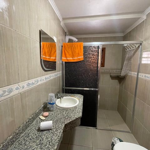 Casa à venda com 300m², 3 quartos e 2 vagasBanheiro 1
