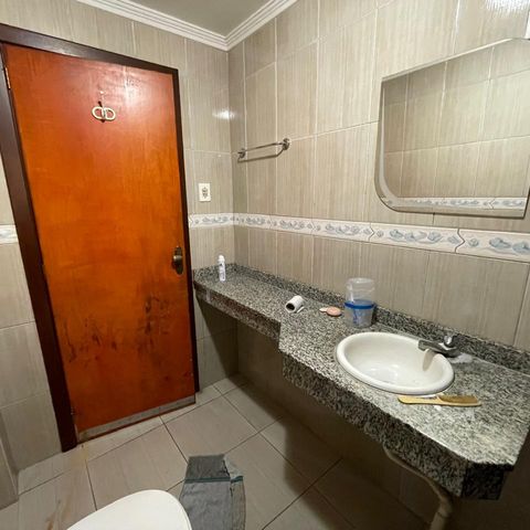 Casa à venda com 300m², 3 quartos e 2 vagasBanheiro 1