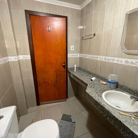 Casa à venda com 300m², 3 quartos e 2 vagasBanheiro 1
