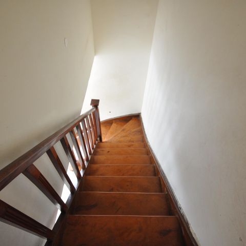 Casa à venda com 250m², 2 quartos e sem vagaEscada