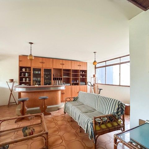 Casa para alugar com 300m², 3 quartos e 5 vagas Casa para alugar com 300m², 3 quartos e 5 vagasSala