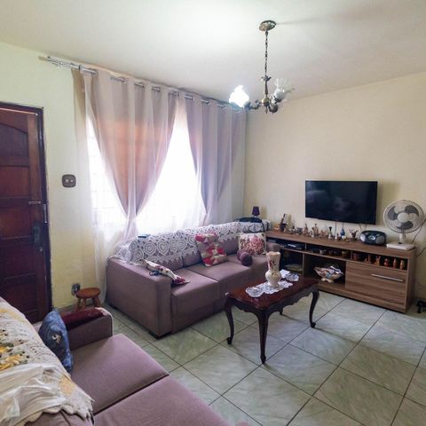 Casa à venda com 35m², 2 quartos e 1 vaga Casa à venda com 35m², 2 quartos e 1 vagaSala