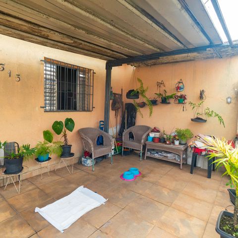 Casa à venda com 35m², 2 quartos e 1 vaga Casa à venda com 35m², 2 quartos e 1 vagaGaragem