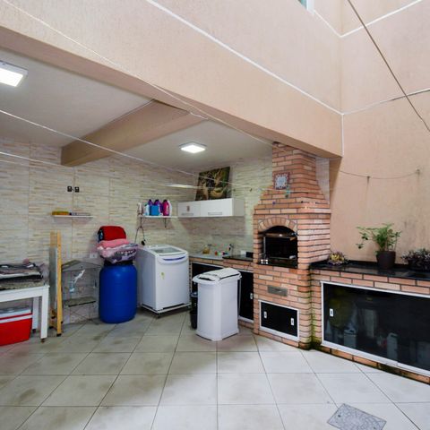 Casa à venda com 130m², 3 quartos e 2 vagas