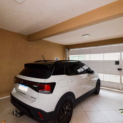 Casa à venda com 130m², 3 quartos e 2 vagas