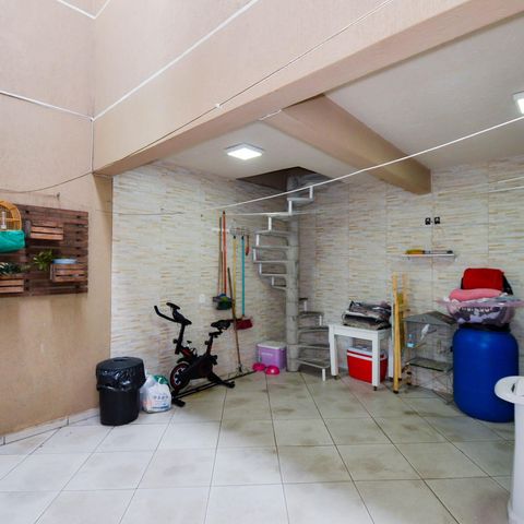 Casa à venda com 130m², 3 quartos e 2 vagas