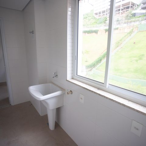 Apartamento à venda com 134m², 4 quartos e 4 vagasArea de serviço