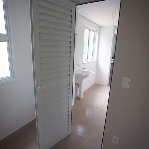 Apartamento à venda com 134m², 4 quartos e 4 vagasArea de serviço