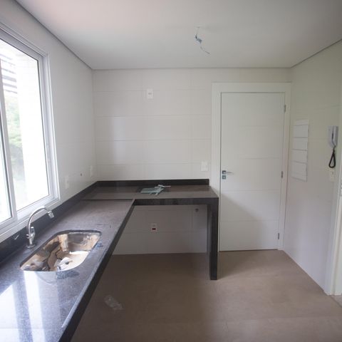 Apartamento à venda com 134m², 4 quartos e 4 vagasCozinha