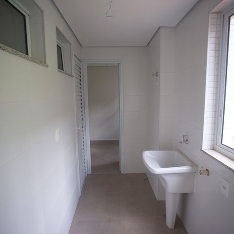 Apartamento à venda com 134m², 4 quartos e 4 vagasArea de serviço
