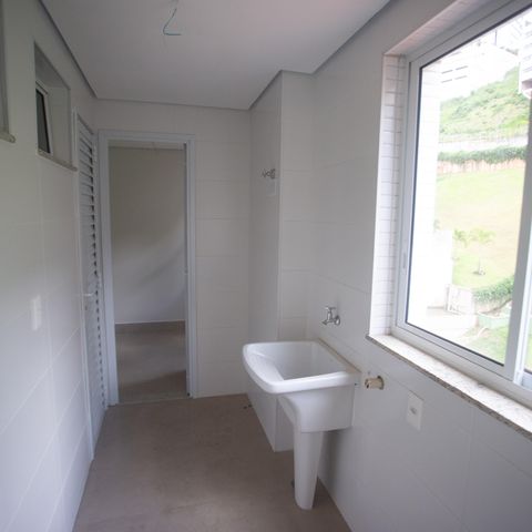 Apartamento à venda com 134m², 4 quartos e 4 vagasArea de serviço