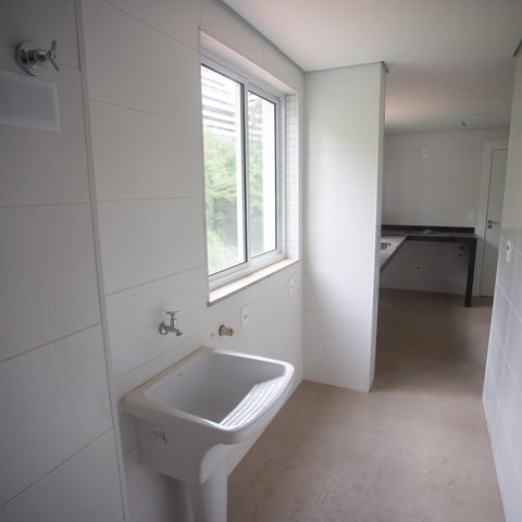 Apartamento à venda com 134m², 4 quartos e 4 vagasArea de serviço