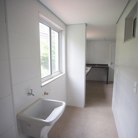 Apartamento à venda com 134m², 4 quartos e 4 vagasArea de serviço